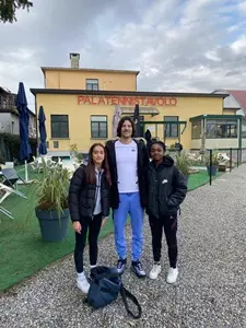 Le studentesse Matilde Moretti e Sveva Tematio al Palatennisdatavolo a Milano